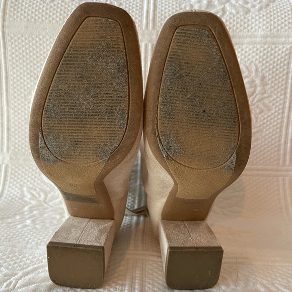 Delicious Faux Suede Square Toe Block Heel Ankle Boots Cream/Nude/Beige - Picture 10 of 11